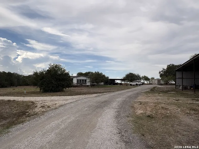 910 Pr 6255 Hobson, TX 78117