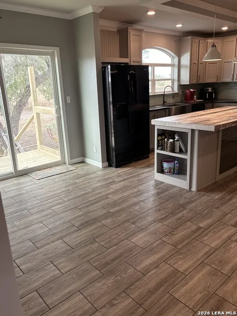 910 Pr 6255 Hobson, TX 78117