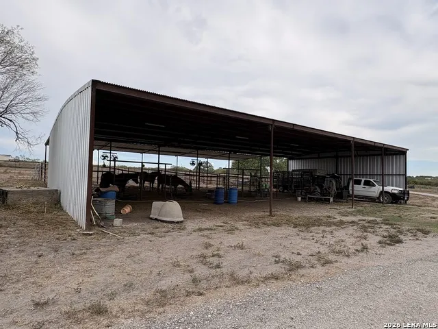 910 Pr 6255 Hobson, TX 78117