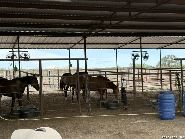 910 Pr 6255 Hobson, TX 78117