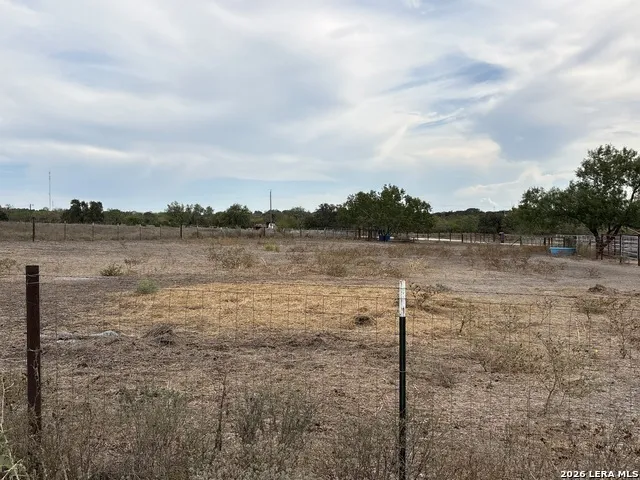 910 Pr 6255 Hobson, TX 78117