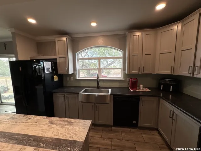910 Pr 6255 Hobson, TX 78117