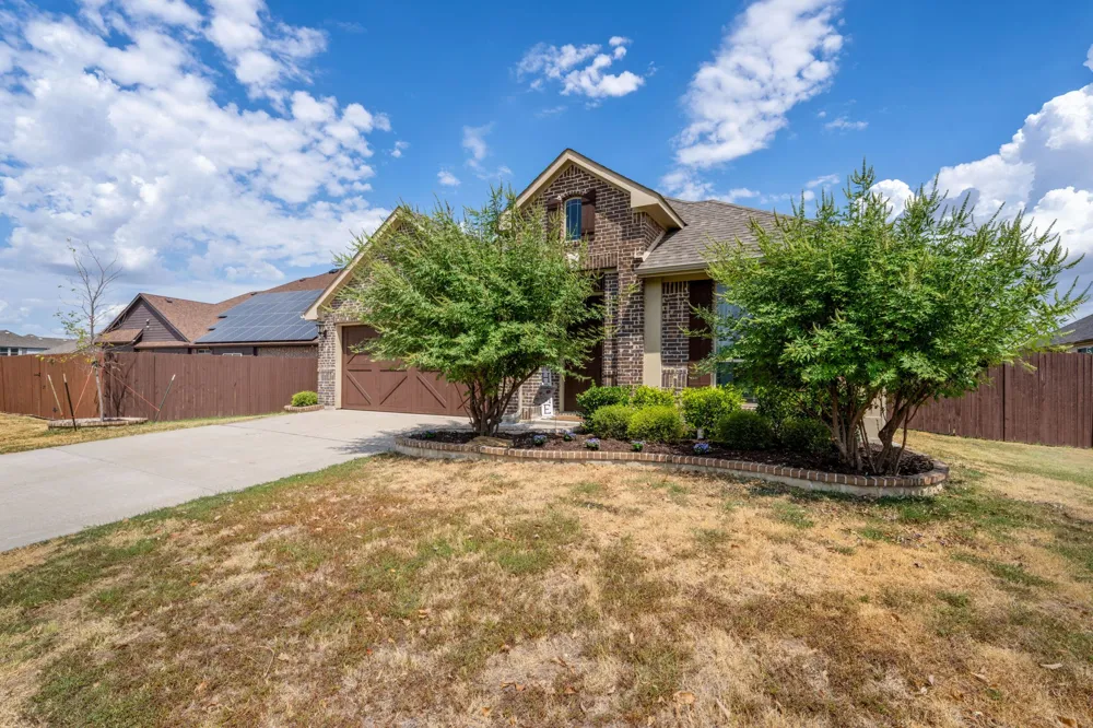 129 Sundance Circle Waxahachie, TX 75165