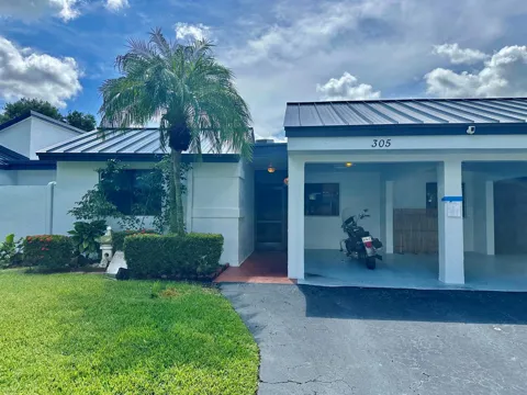 305 Lakeside Court