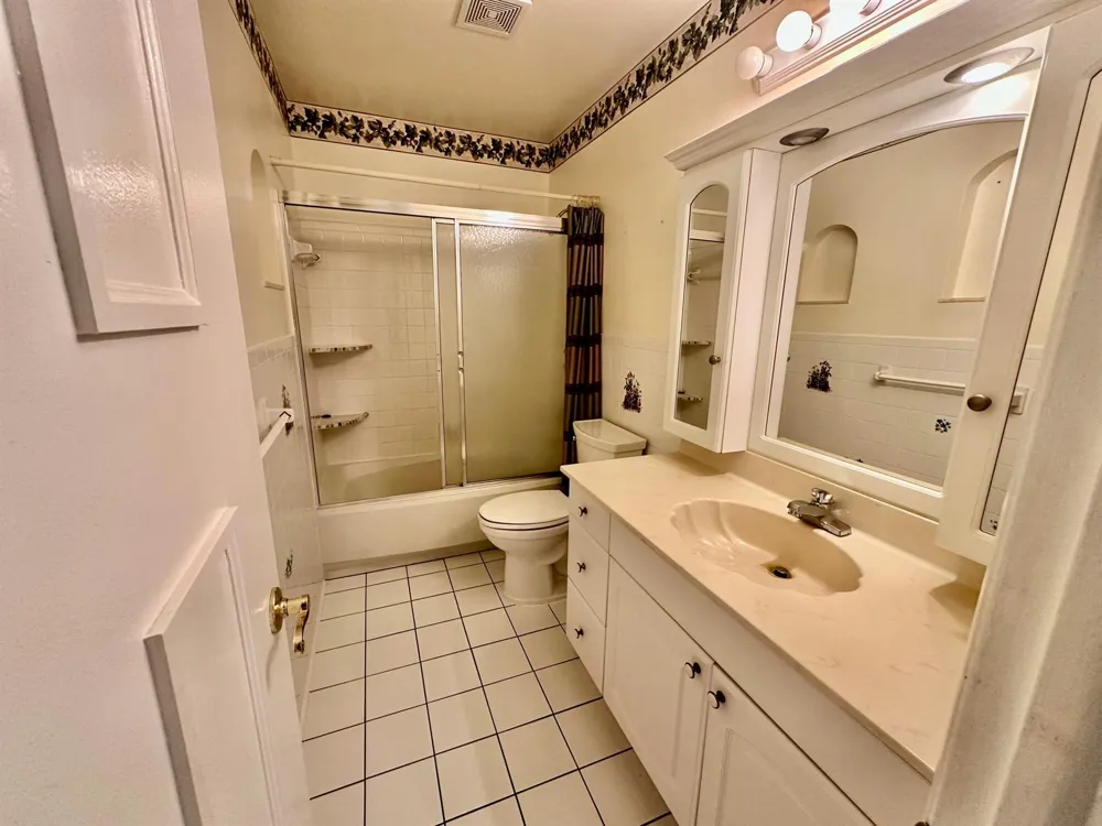 305 Lakeside Court Sunrise, FL 33326