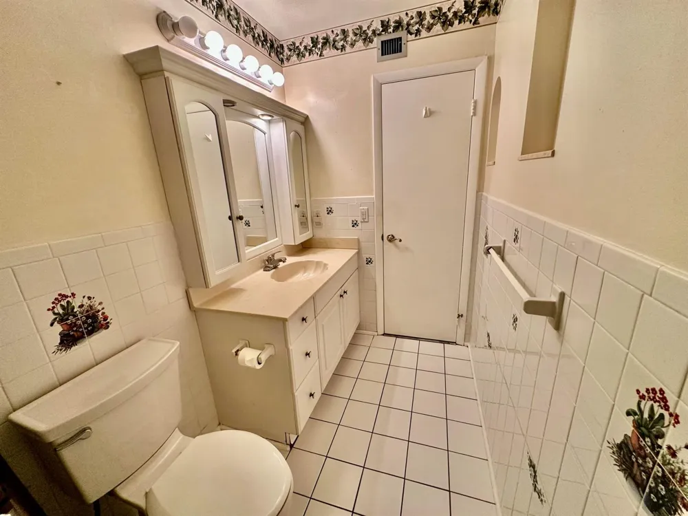 305 Lakeside Court Sunrise, FL 33326