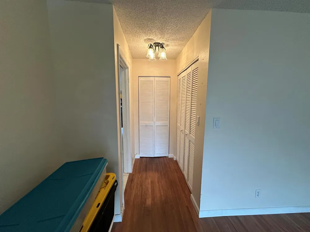 305 Lakeside Court Sunrise, FL 33326