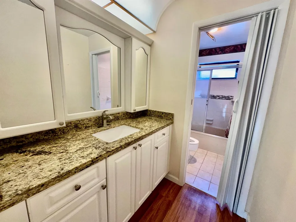 305 Lakeside Court Sunrise, FL 33326