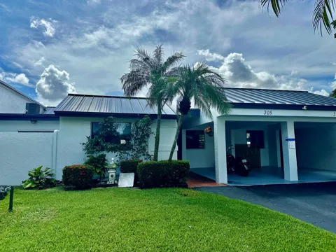 305 Lakeside Court