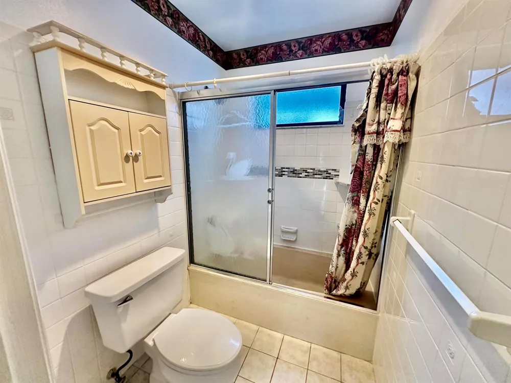 305 Lakeside Court Sunrise, FL 33326
