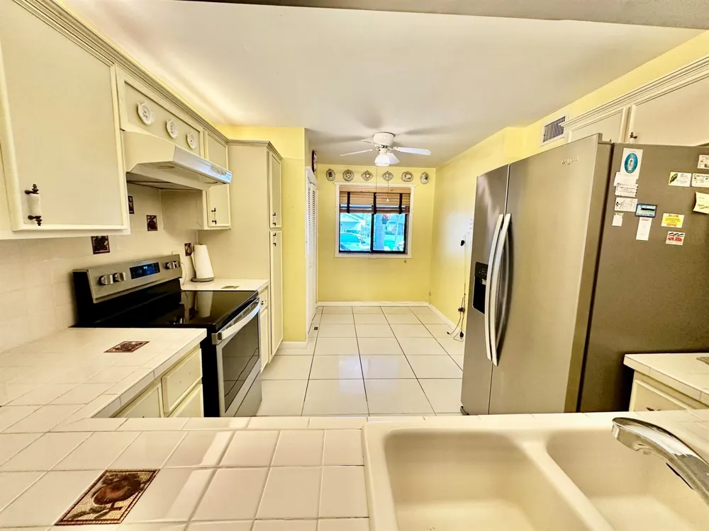 305 Lakeside Court Sunrise, FL 33326
