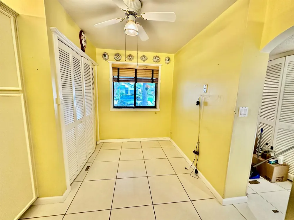 305 Lakeside Court Sunrise, FL 33326