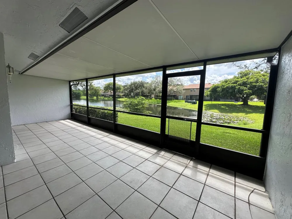 305 Lakeside Court Sunrise, FL 33326