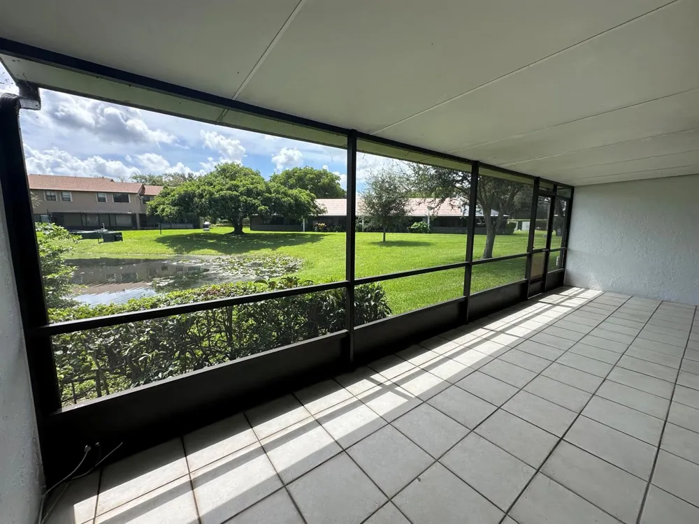 305 Lakeside Court Sunrise, FL 33326