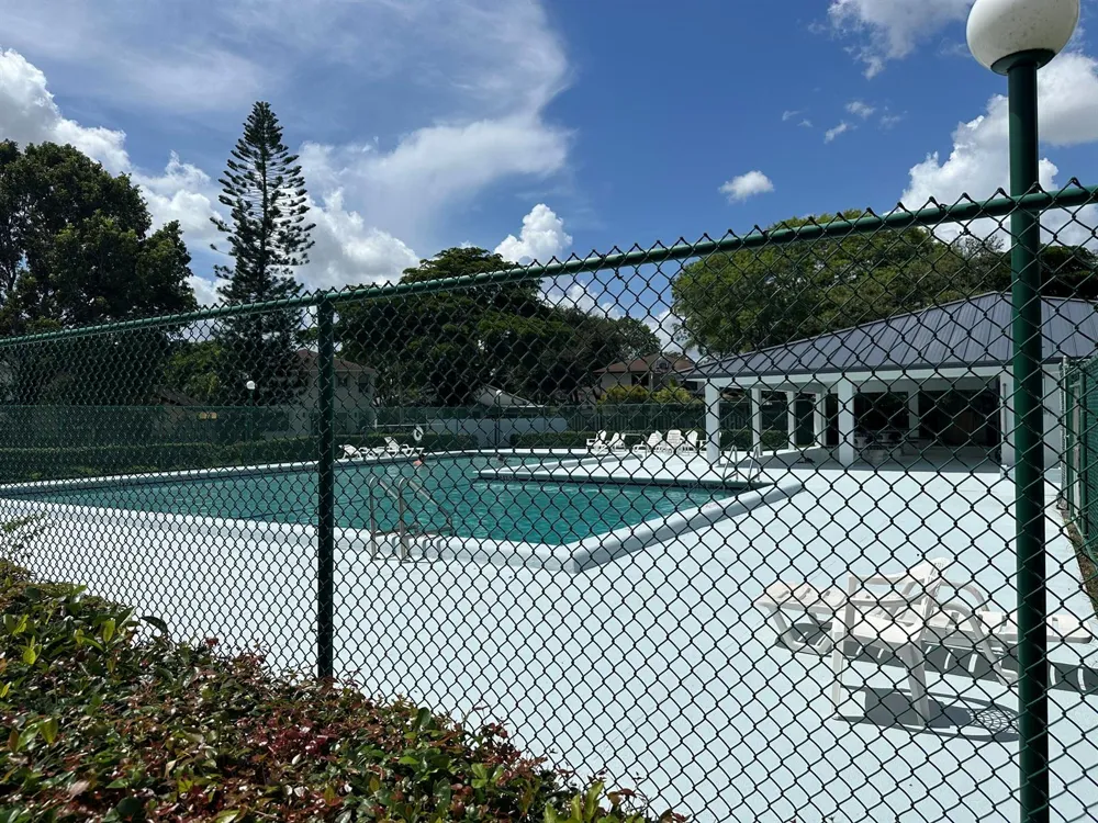 305 Lakeside Court Sunrise, FL 33326