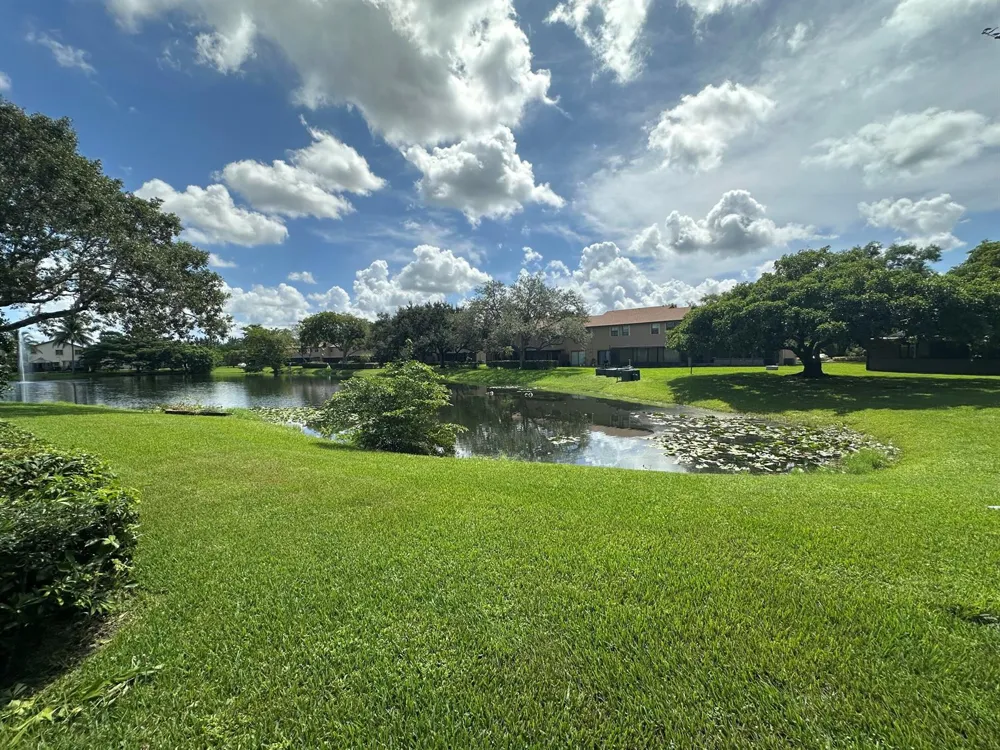 305 Lakeside Court Sunrise, FL 33326