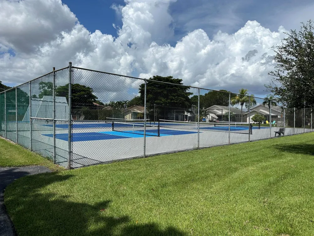 305 Lakeside Court Sunrise, FL 33326