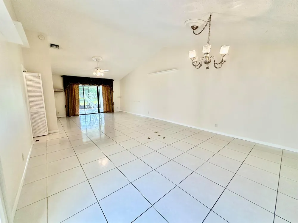 305 Lakeside Court Sunrise, FL 33326