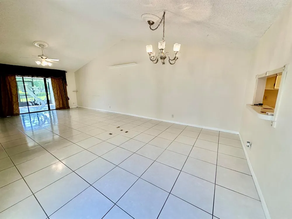 305 Lakeside Court Sunrise, FL 33326