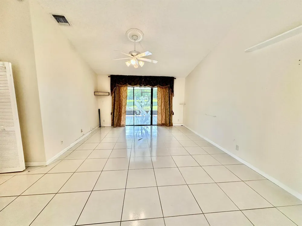 305 Lakeside Court Sunrise, FL 33326