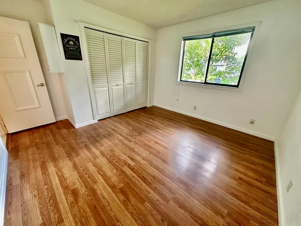 305 Lakeside Court Sunrise, FL 33326