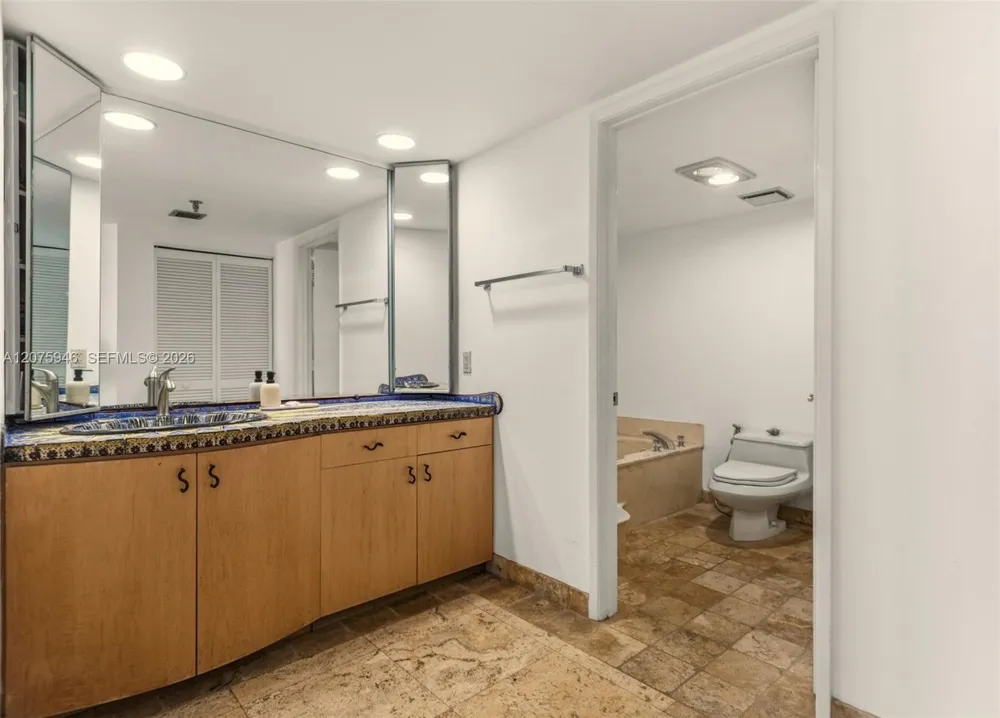 520 Brickell Key Dr #A1902 Miami, FL 33131