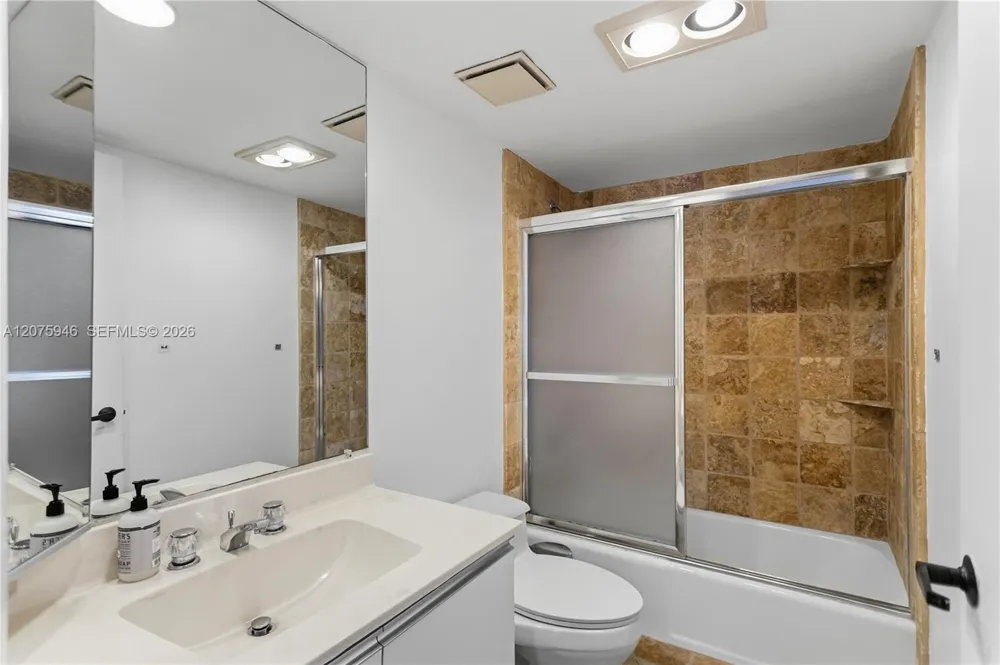 520 Brickell Key Dr #A1902 Miami, FL 33131
