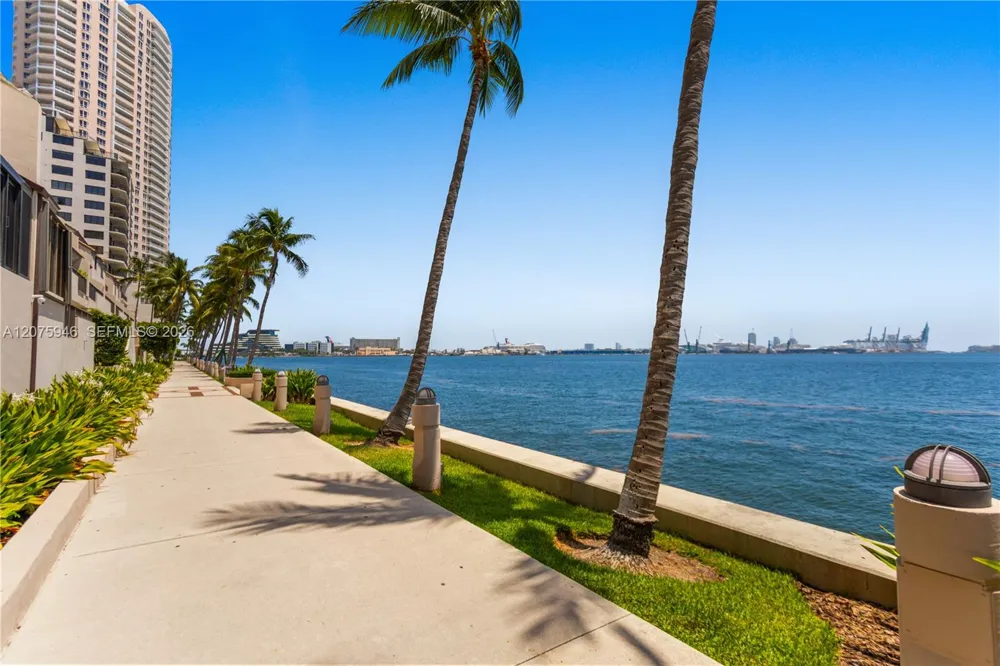 520 Brickell Key Dr #A1902 Miami, FL 33131