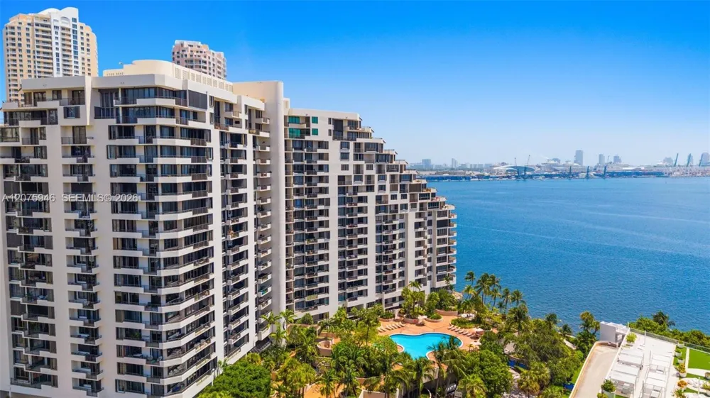 520 Brickell Key Dr #A1902 Miami, FL 33131