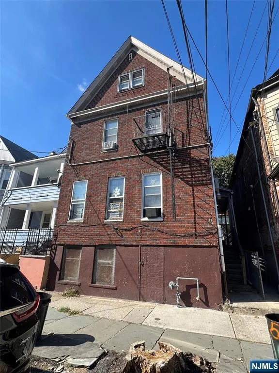 12 Quincy Street 4 Passaic, NJ 07055