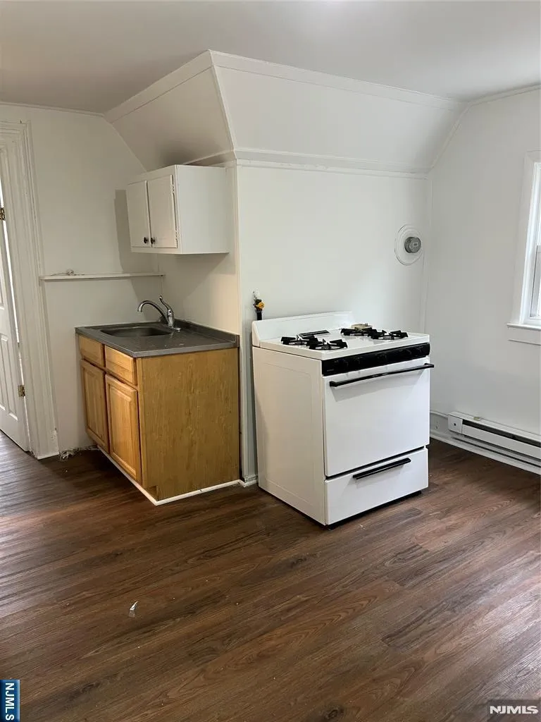 12 Quincy Street 4 Passaic, NJ 07055