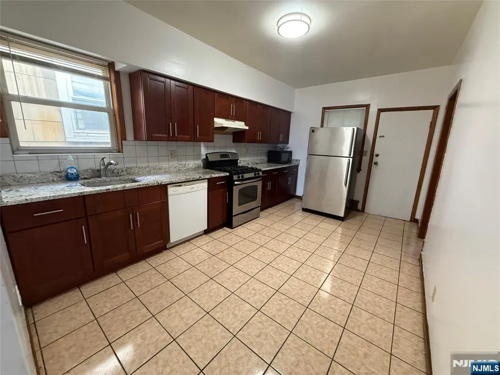 207 Manor Avenue 2 Harrison, NJ 07029