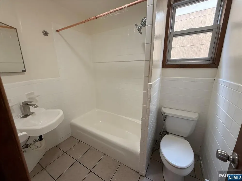 207 Manor Avenue 2 Harrison, NJ 07029