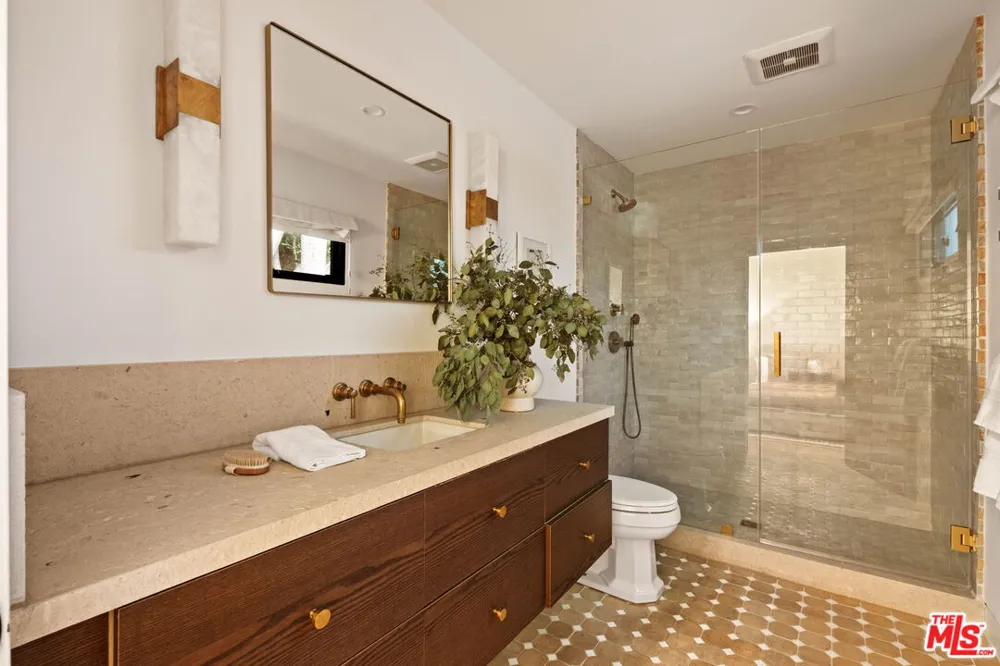 735 Orlando Avenue Los Angeles, CA 90069