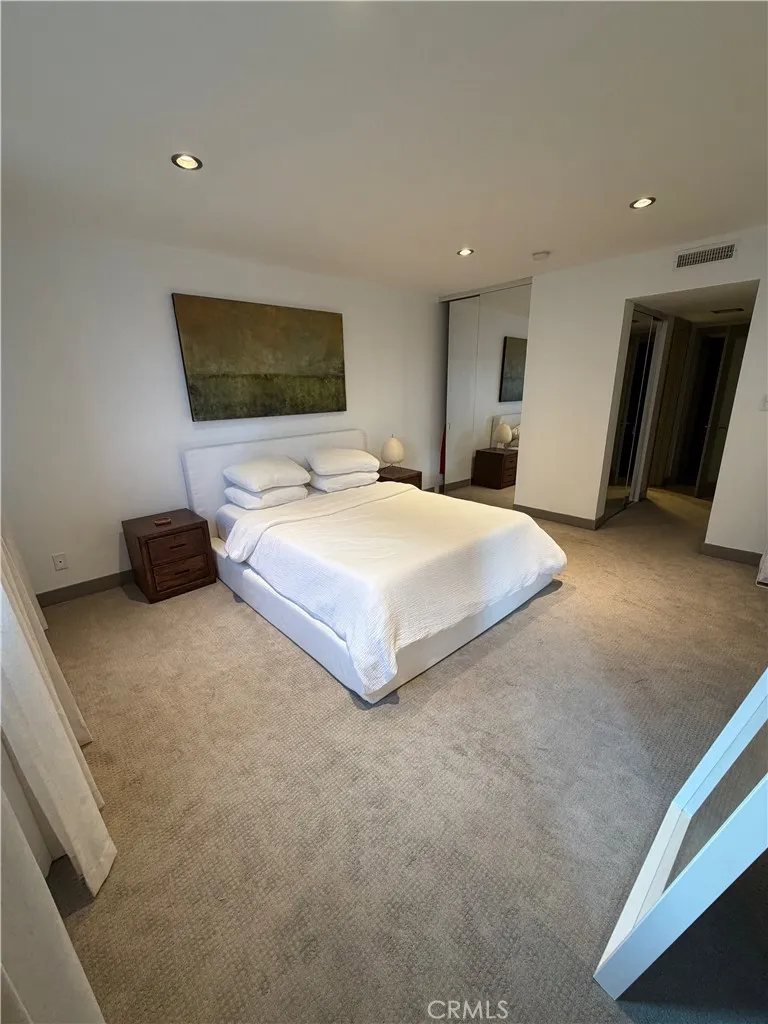 11657 Chenault Los Angeles, CA 90049