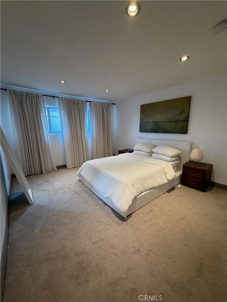 11657 Chenault Los Angeles, CA 90049