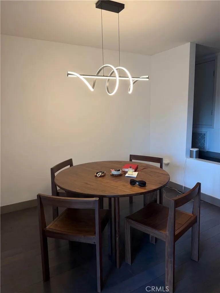 11657 Chenault Los Angeles, CA 90049
