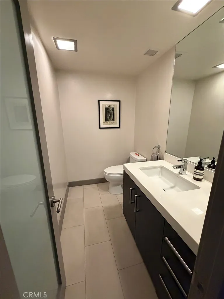 11657 Chenault Los Angeles, CA 90049