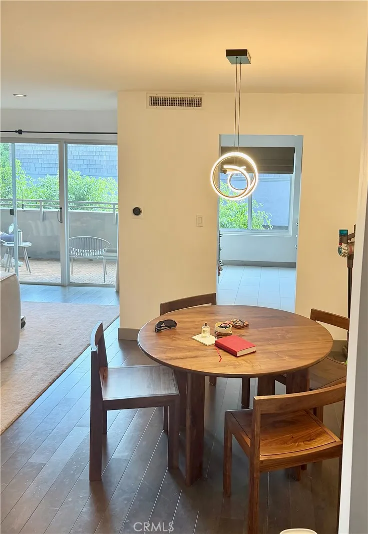 11657 Chenault Los Angeles, CA 90049