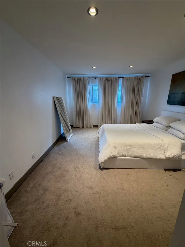 11657 Chenault Los Angeles, CA 90049
