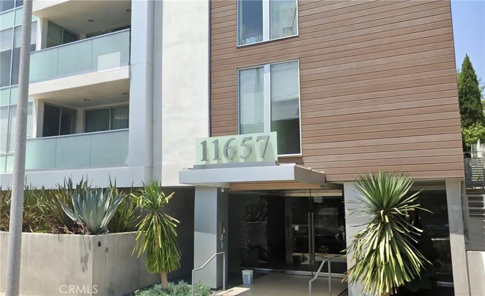 11657 Chenault Los Angeles, CA 90049