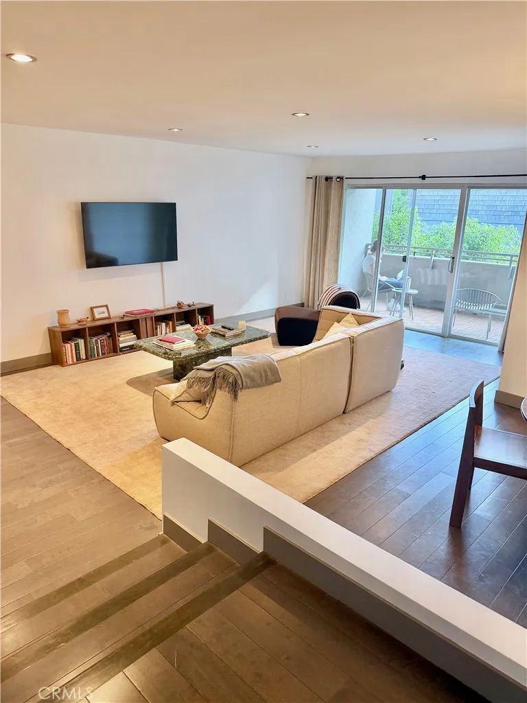 11657 Chenault Los Angeles, CA 90049