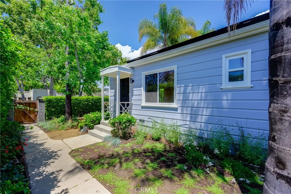 1040 Havenhurst Drive #B Los Angeles, CA 90046