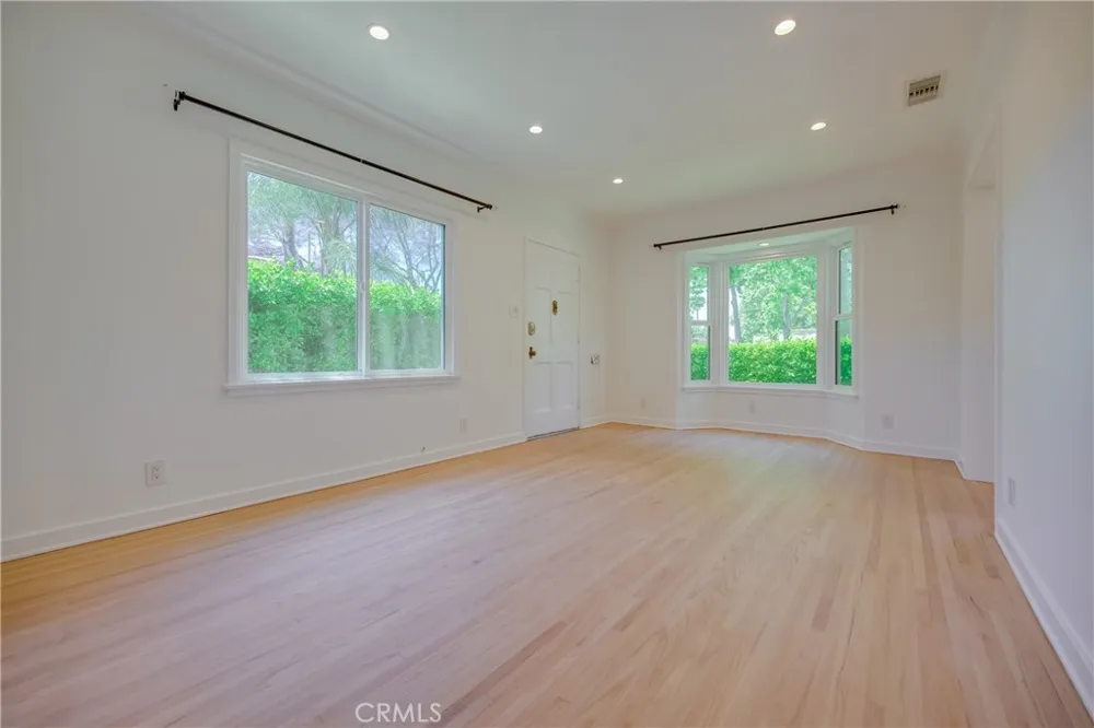 1040 Havenhurst Drive #B Los Angeles, CA 90046