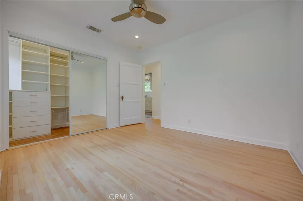 1040 Havenhurst Drive #B Los Angeles, CA 90046