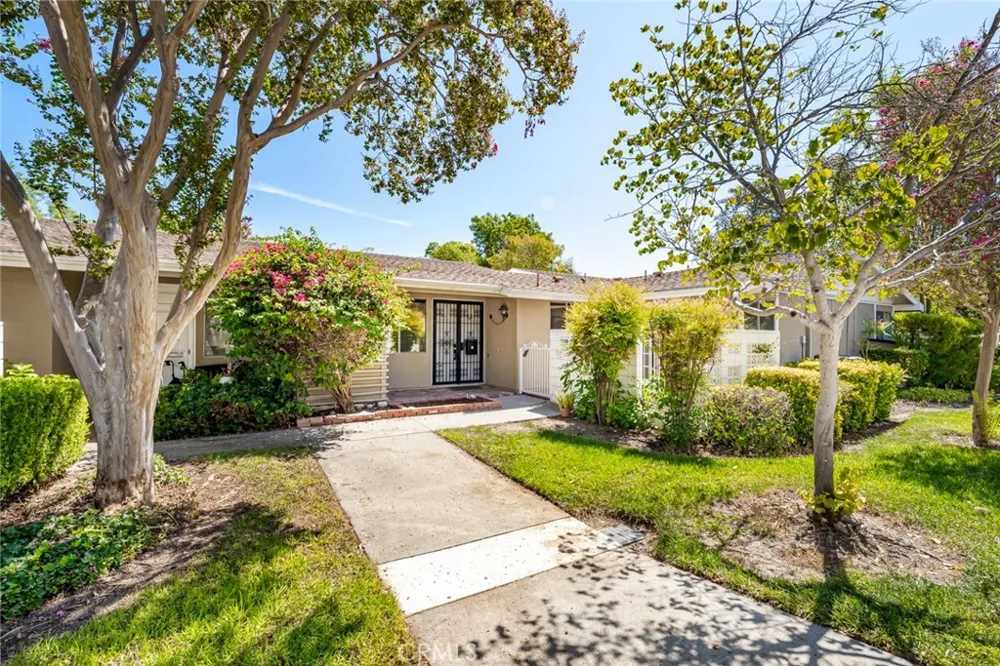388 Avenida Castilla #B Laguna Woods, CA 92637