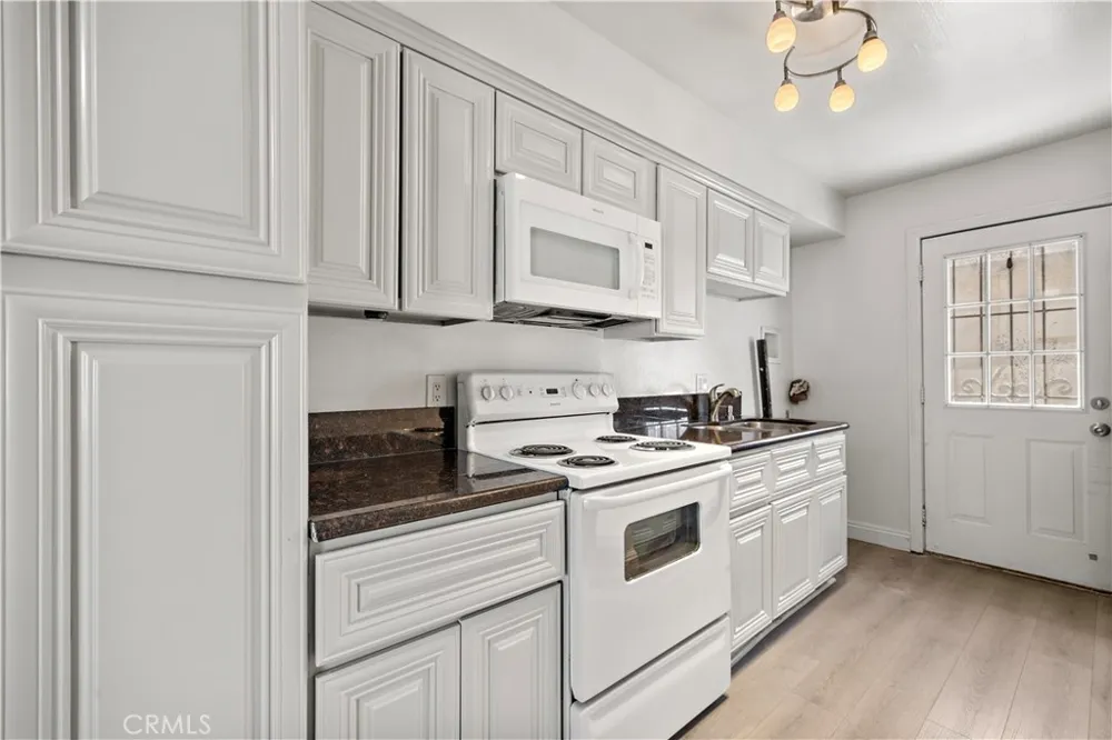 9741 Cornwall Drive Huntington Beach, CA 92646