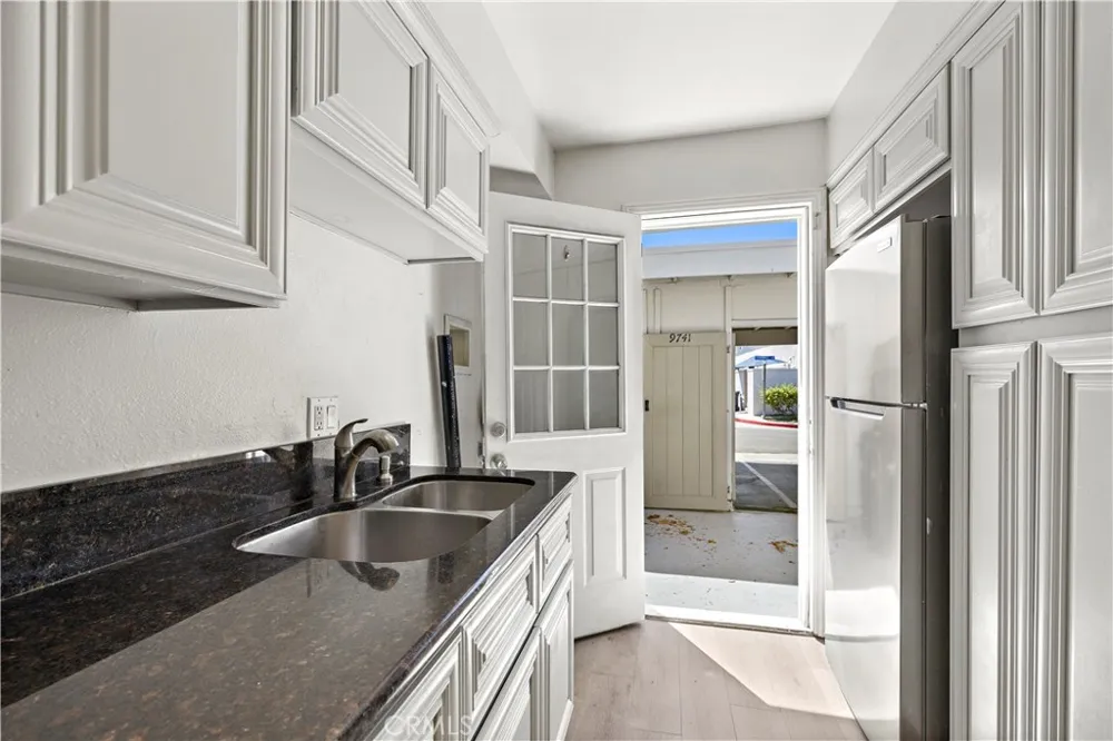 9741 Cornwall Drive Huntington Beach, CA 92646