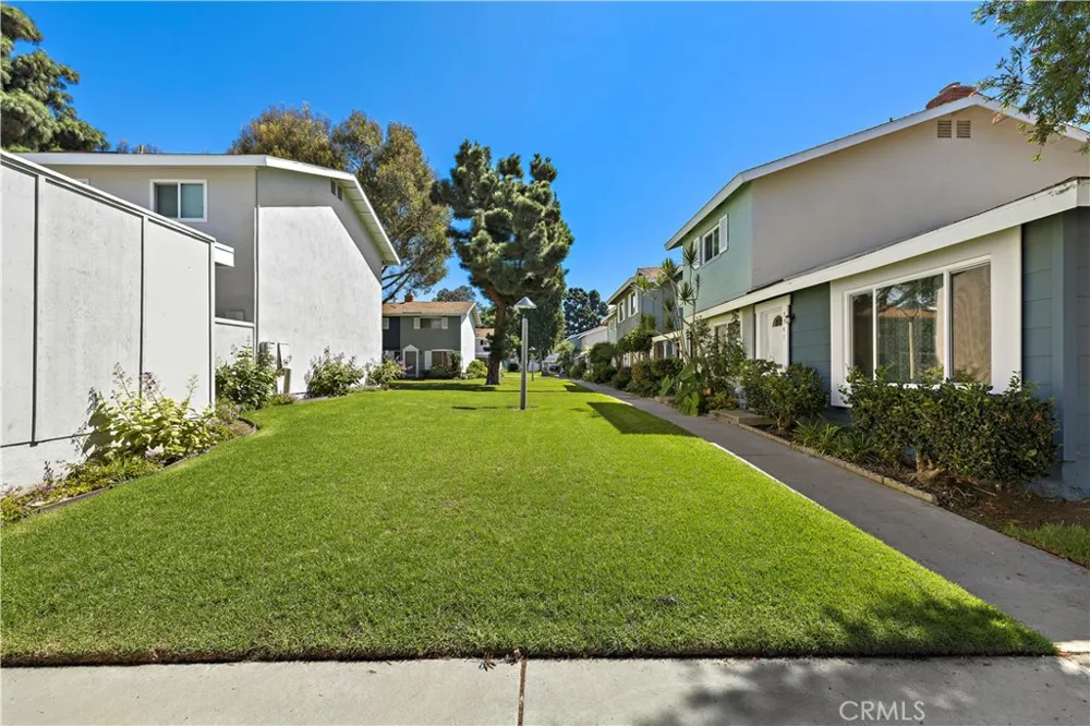 9741 Cornwall Drive Huntington Beach, CA 92646