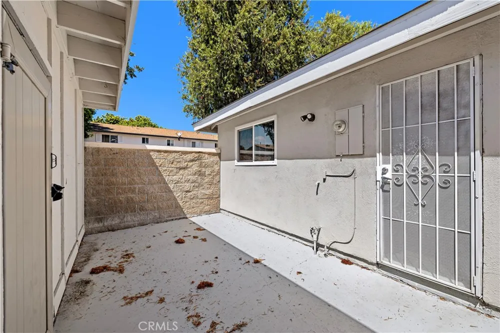9741 Cornwall Drive Huntington Beach, CA 92646